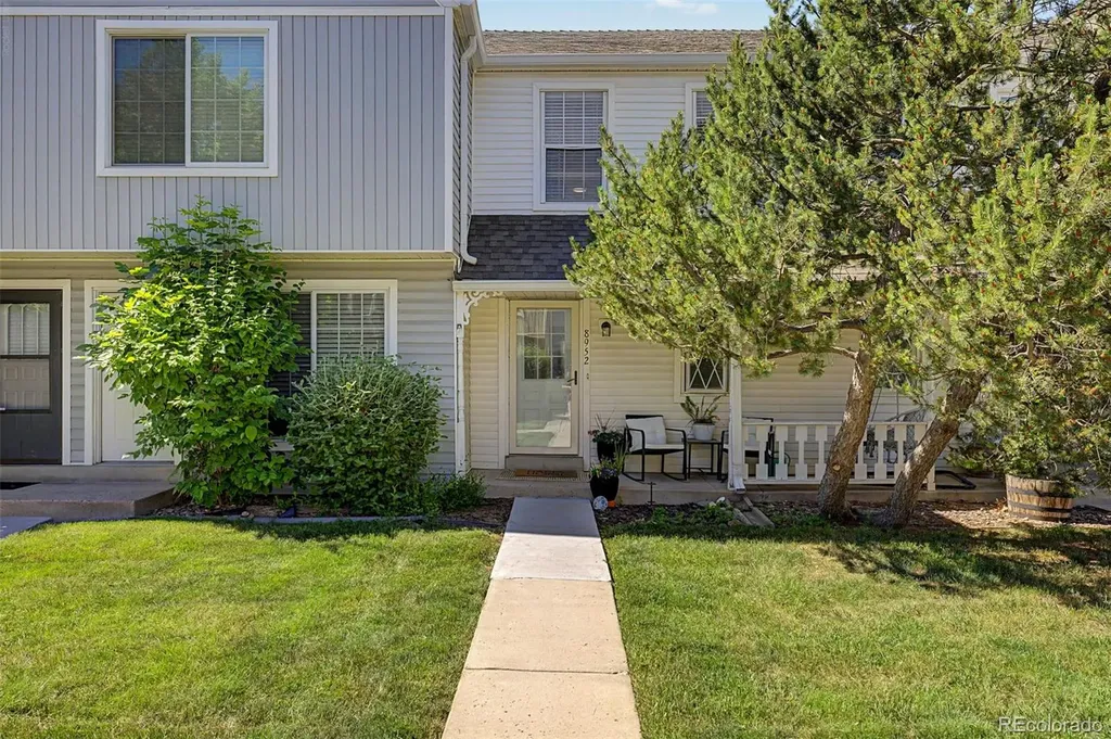 8952 W Dartmouth Place Lakewood CO 80227