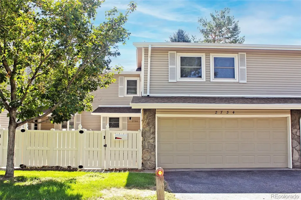 2734 S Heather Gardens Way Aurora CO 80014