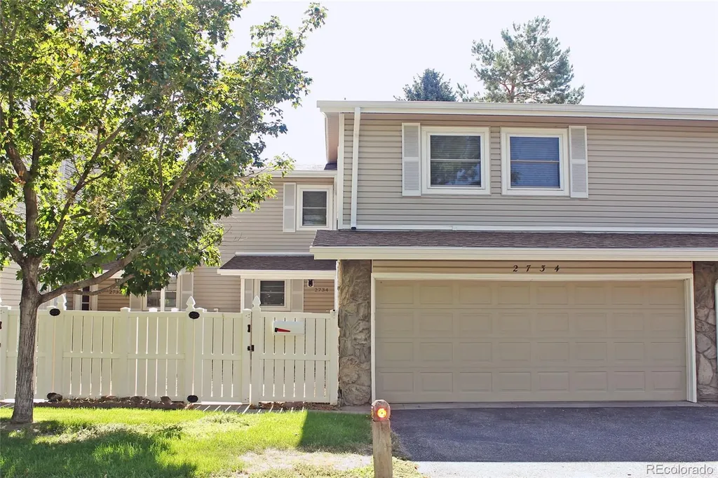 2734 S Heather Gardens Way Aurora CO 80014