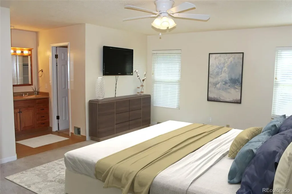 2734 S Heather Gardens Way Aurora CO 80014