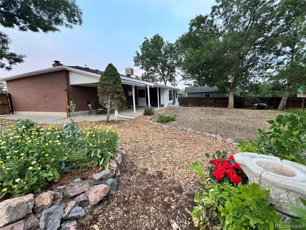 992 S Simms Street Denver CO 80228