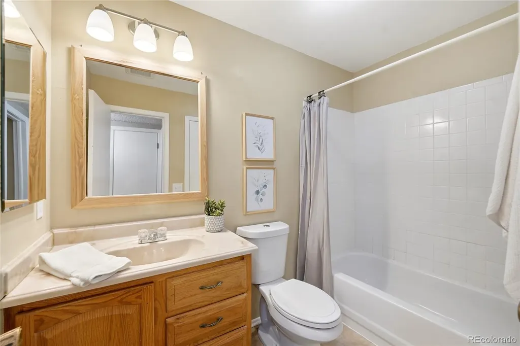 7068 S Knolls Way Centennial CO 80122