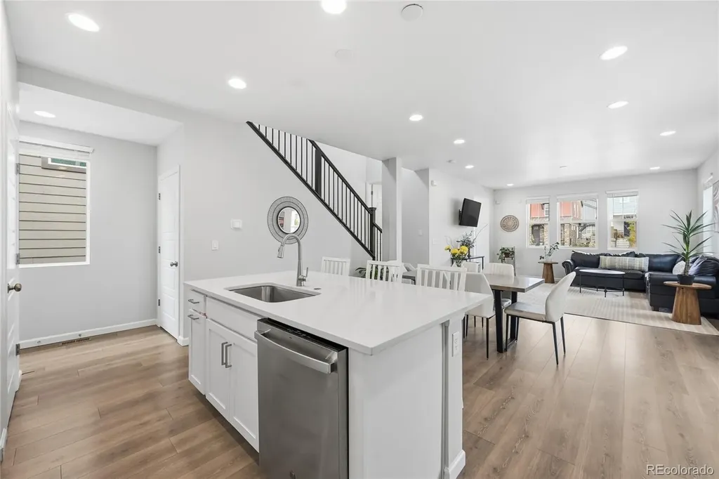 9912 Monte Vista Avenue Littleton CO 80125