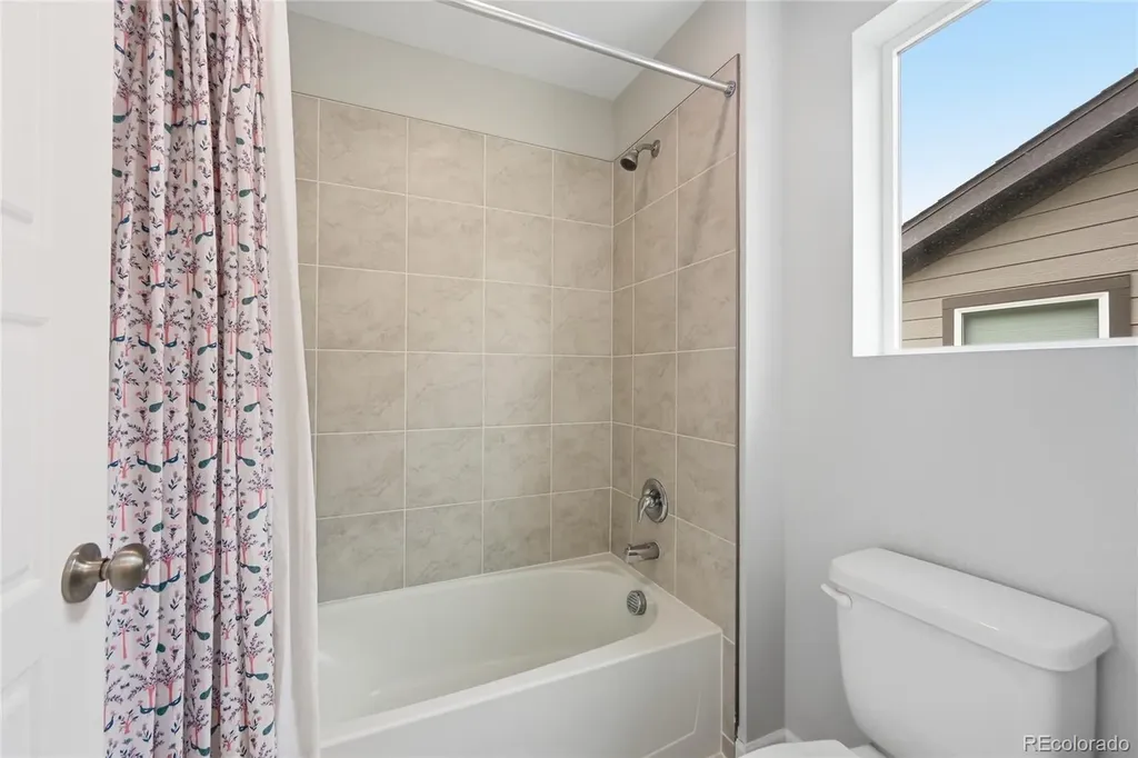 9912 Monte Vista Avenue Littleton CO 80125