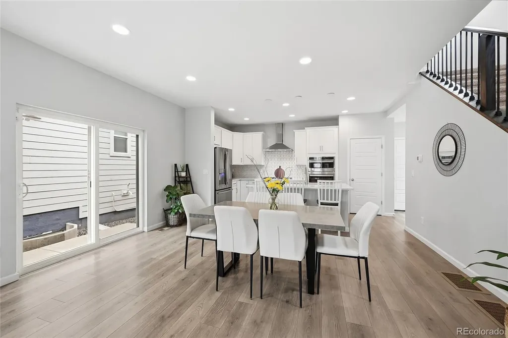 9912 Monte Vista Avenue Littleton CO 80125