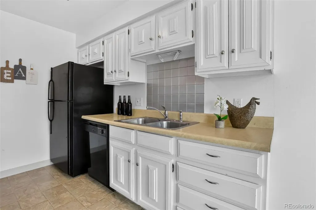 9964 Orangewood Drive Denver CO 80260