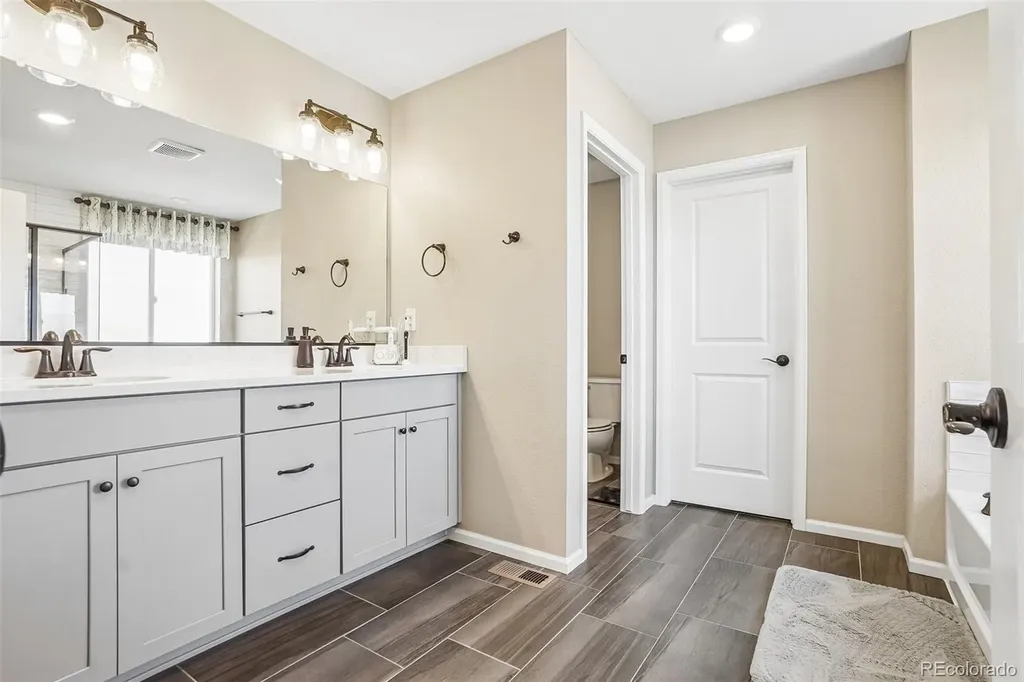 865 N Waterloo Circle Aurora CO 80018