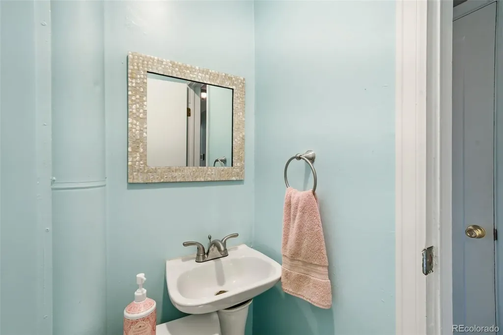 8187 W 17th Avenue Lakewood CO 80214