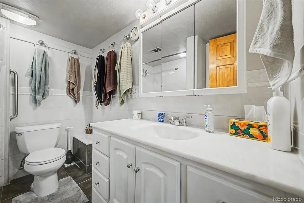 7260 W Mississippi Avenue Lakewood CO 80226