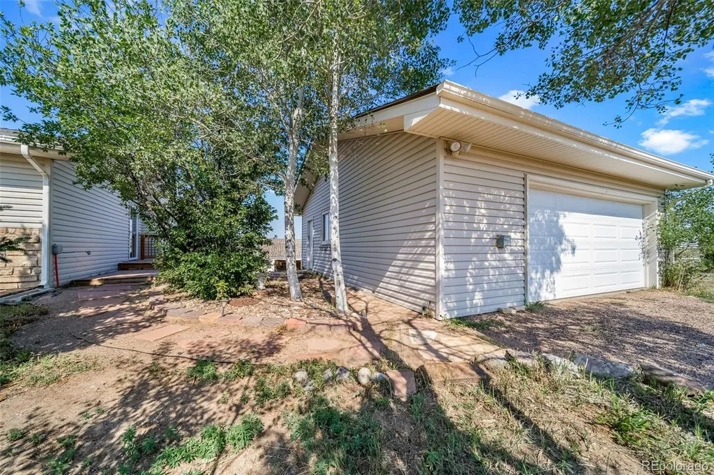 8245 Sun Country Drive Elizabeth CO 80107