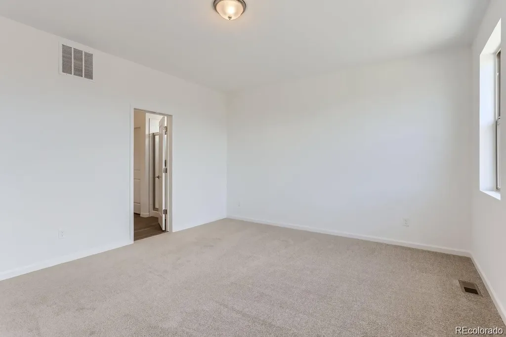170 S Vandriver Way Aurora CO 80018