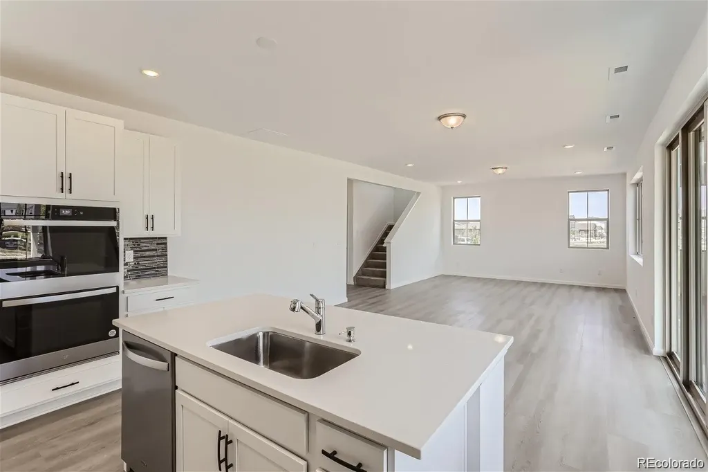 170 S Vandriver Way Aurora CO 80018