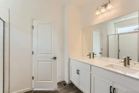 170 S Vandriver Way Aurora CO 80018