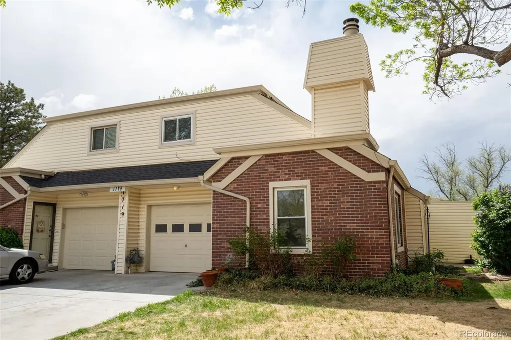 1719 S Lee Street Lakewood CO 80232