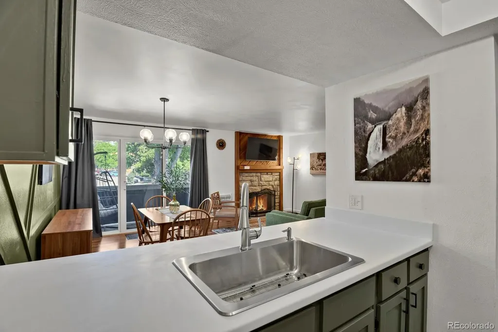 4896 S Dudley Street Littleton CO 80123