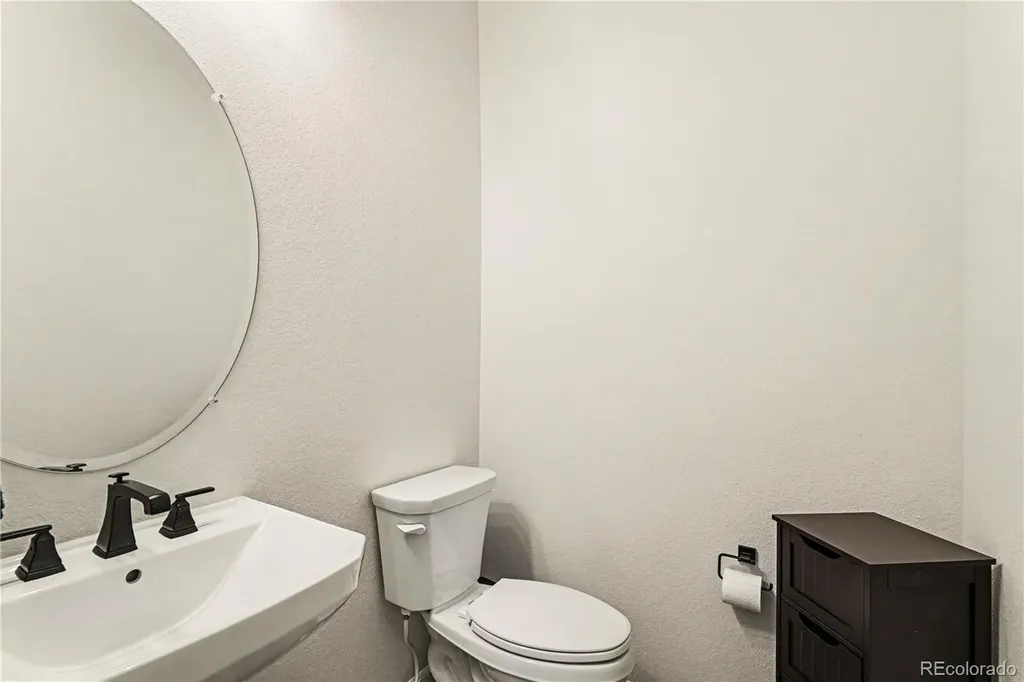 4044 Haleyville Court Aurora CO 80019