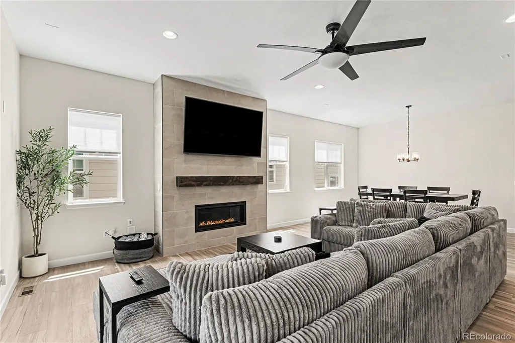 4044 Haleyville Court Aurora CO 80019