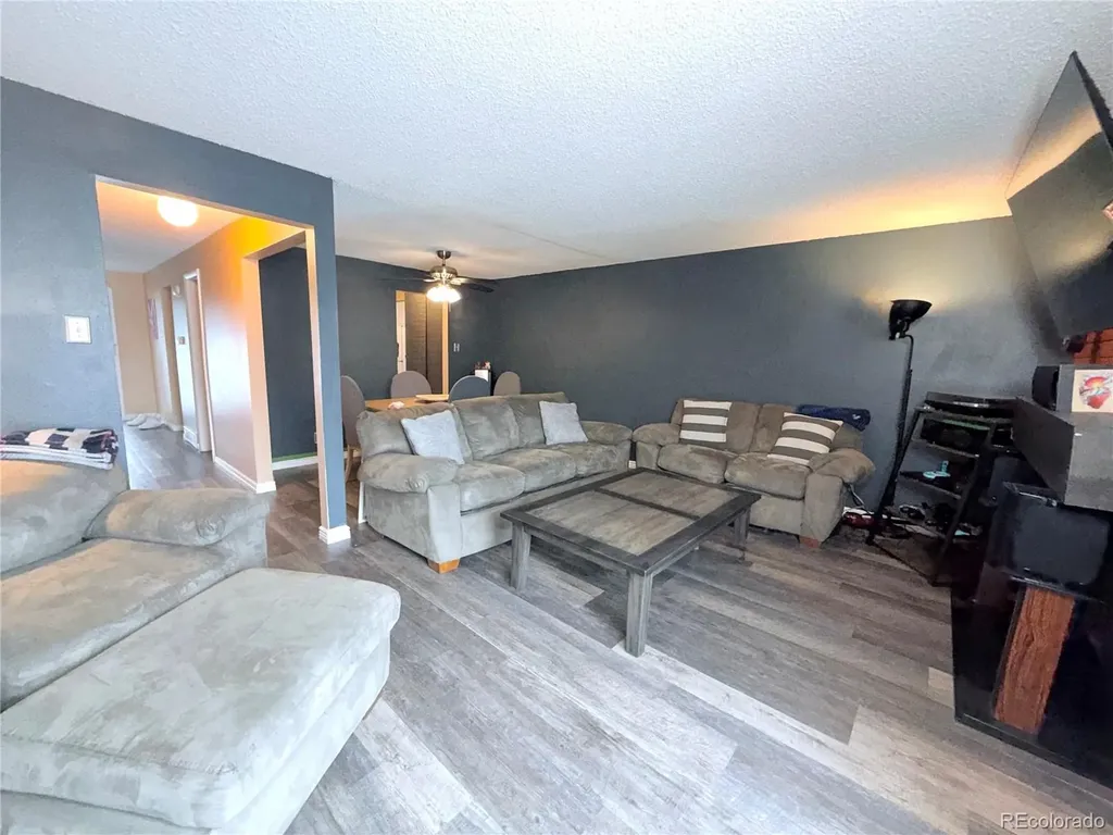 5672 S Lowell Boulevard Littleton CO 80123