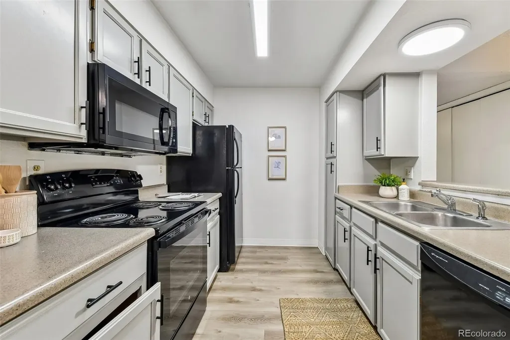 1075 S Elkhart Way Aurora CO 80012