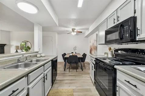 1075 S Elkhart Way Aurora CO 80012