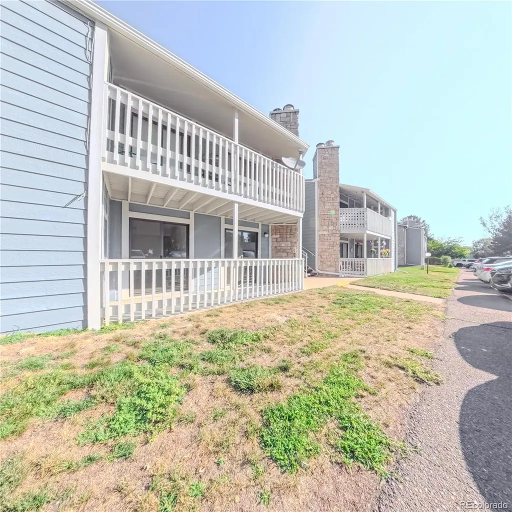 8335 Fairmount Drive Denver CO 80247