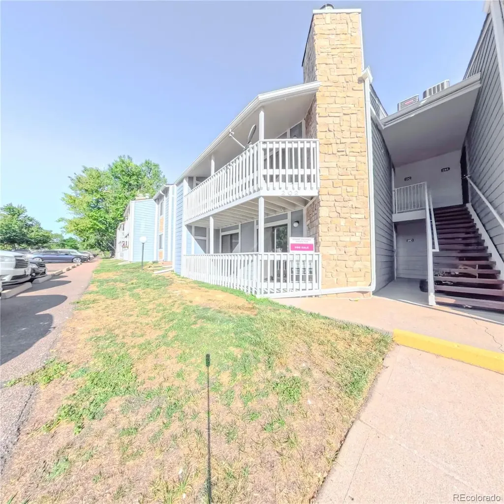 8335 Fairmount Drive Denver CO 80247