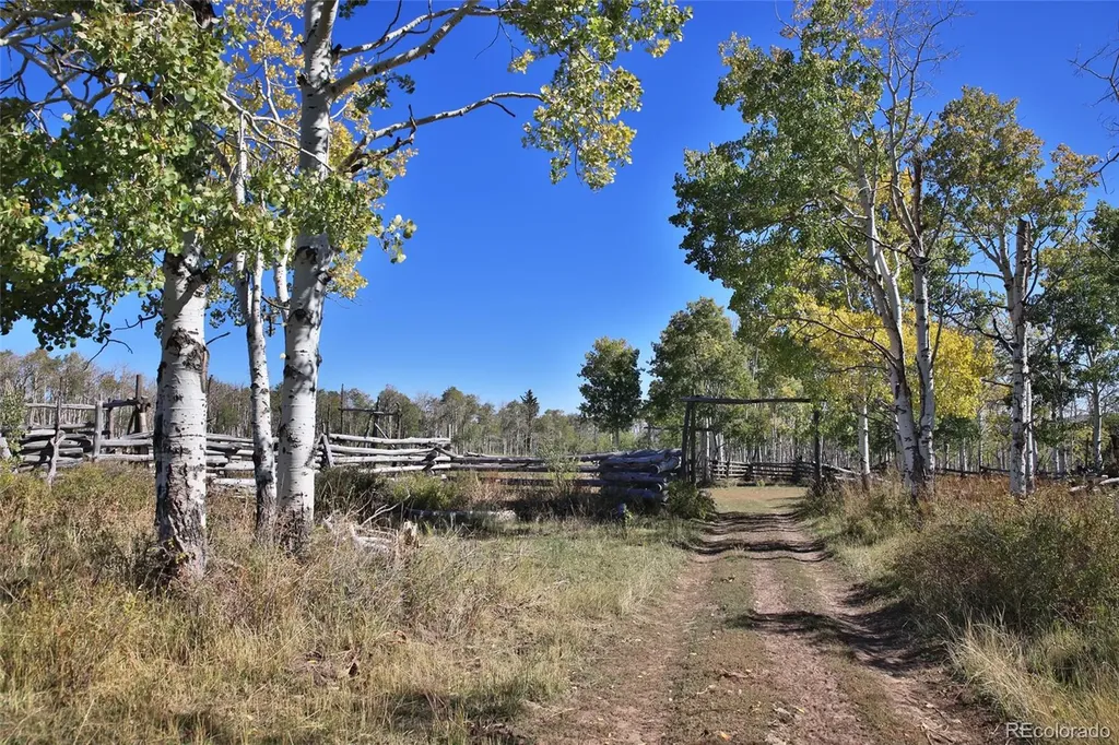 2586 26 1/10 Road Gateway CO 81522