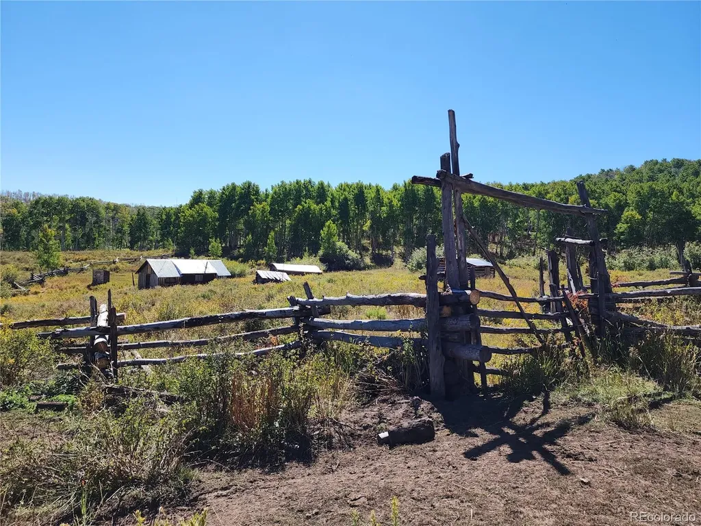 2586 26 1/10 Road Gateway CO 81522