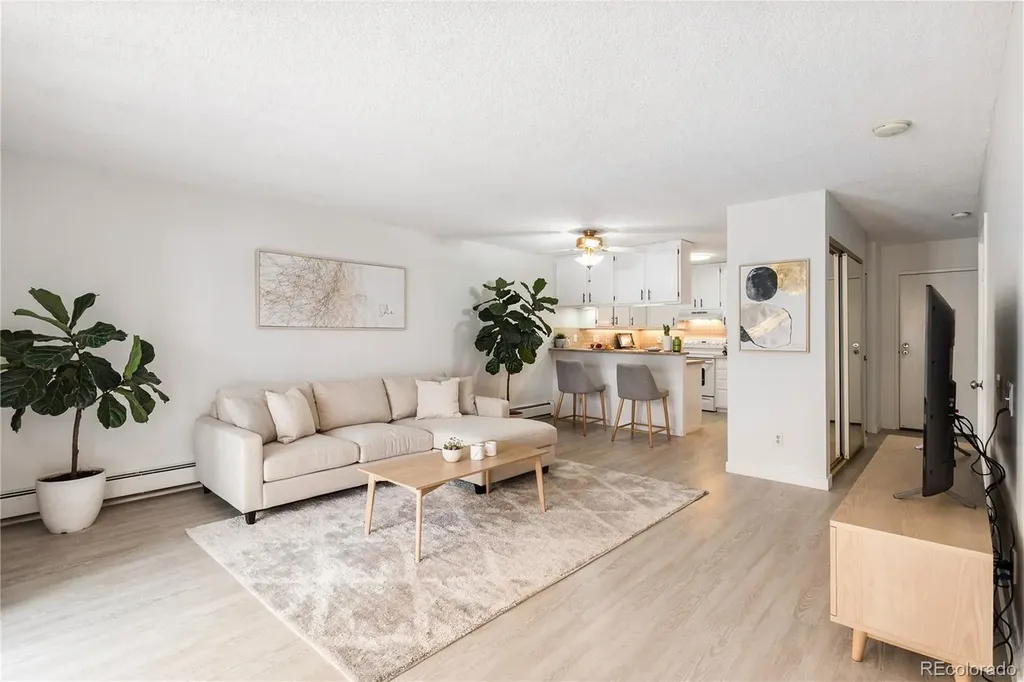 Denver CO, 3470 S Poplar Street, Unit 102