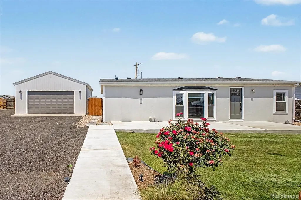 325 E Kipp Avenue Keenesburg CO 80643