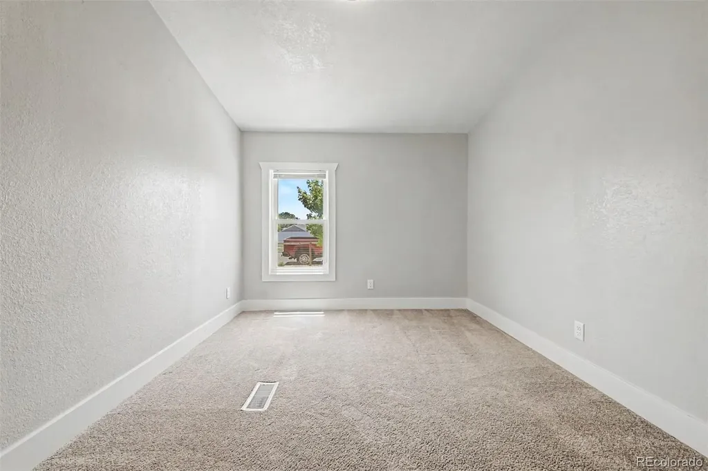 325 E Kipp Avenue Keenesburg CO 80643