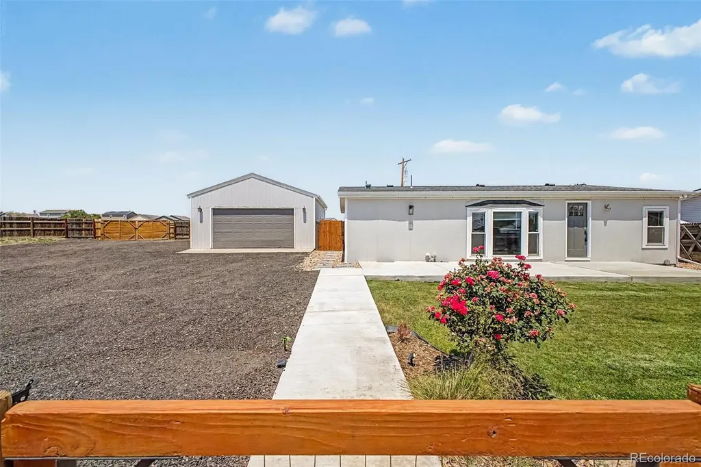 325 E Kipp Avenue Keenesburg CO 80643