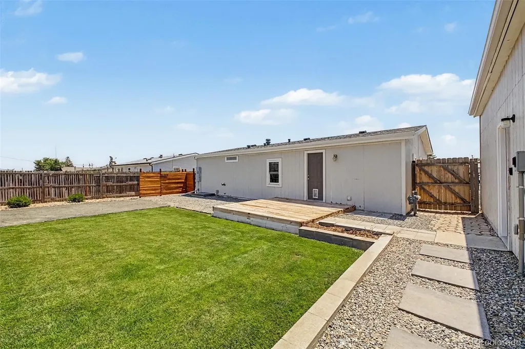 325 E Kipp Avenue Keenesburg CO 80643