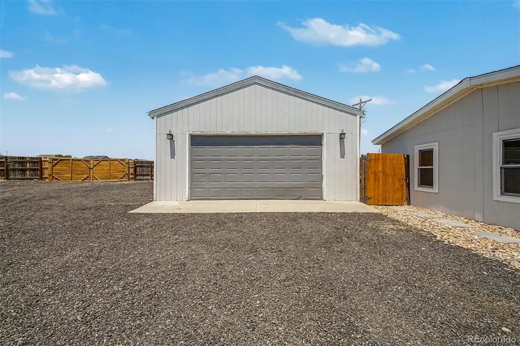 325 E Kipp Avenue Keenesburg CO 80643