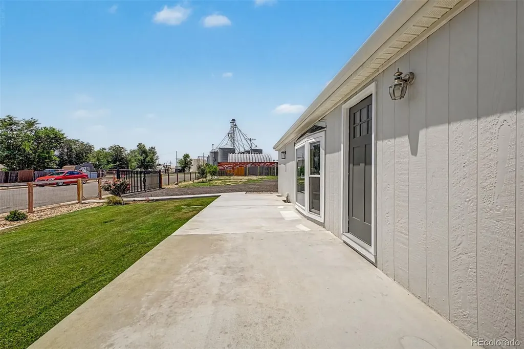 325 E Kipp Avenue Keenesburg CO 80643