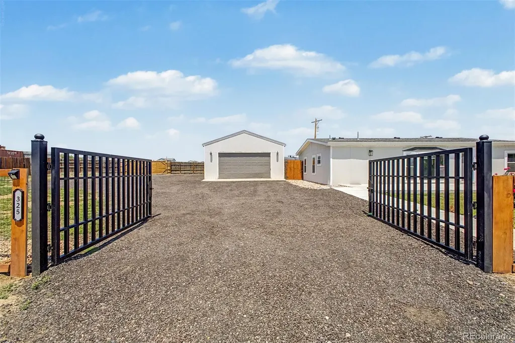 325 E Kipp Avenue Keenesburg CO 80643