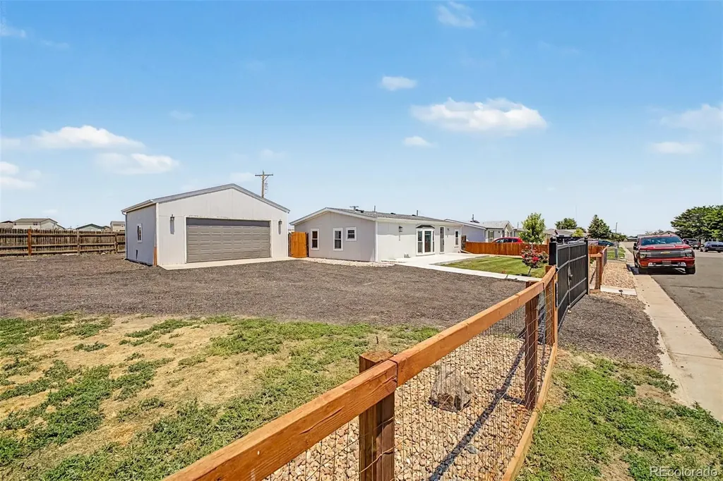 325 E Kipp Avenue Keenesburg CO 80643