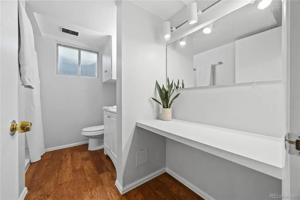 8206 E Lehigh Avenue Denver CO 80237