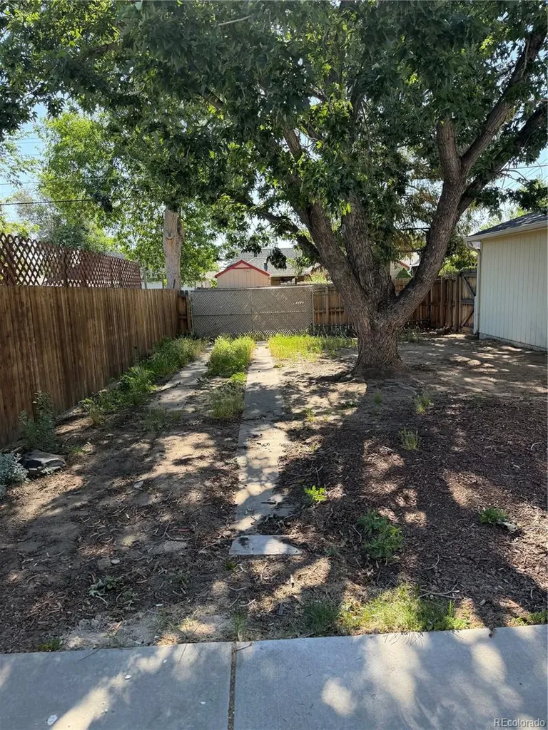 5040 Elm Court Denver CO 80221