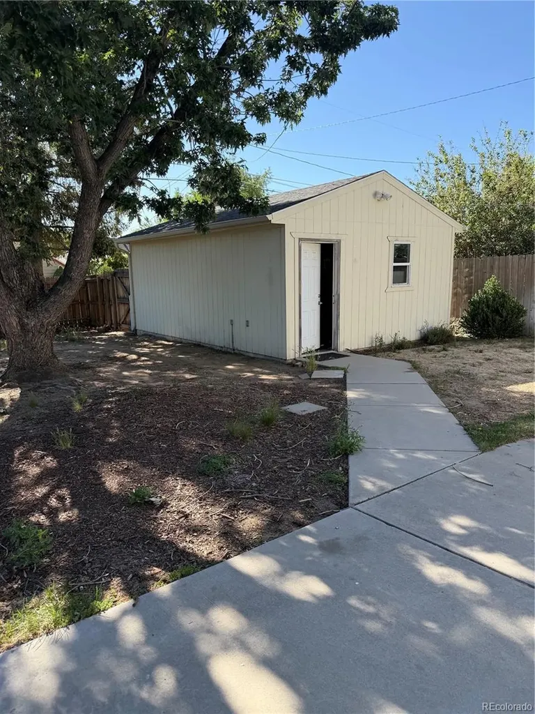 5040 Elm Court Denver CO 80221