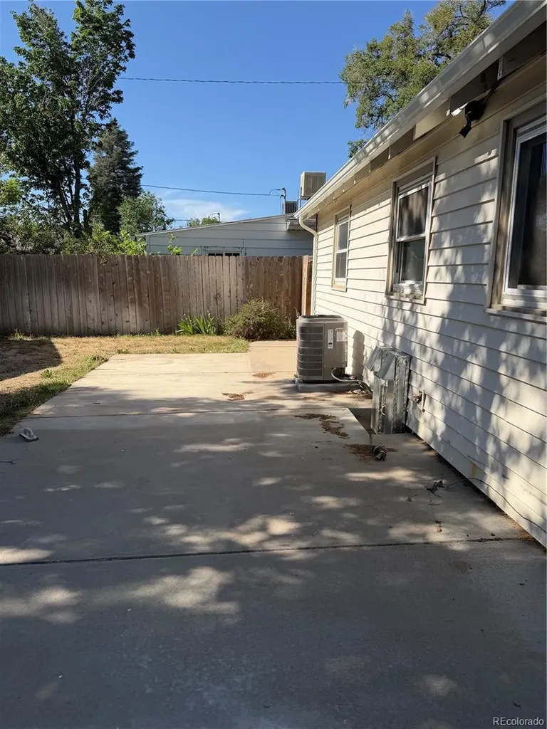 5040 Elm Court Denver CO 80221