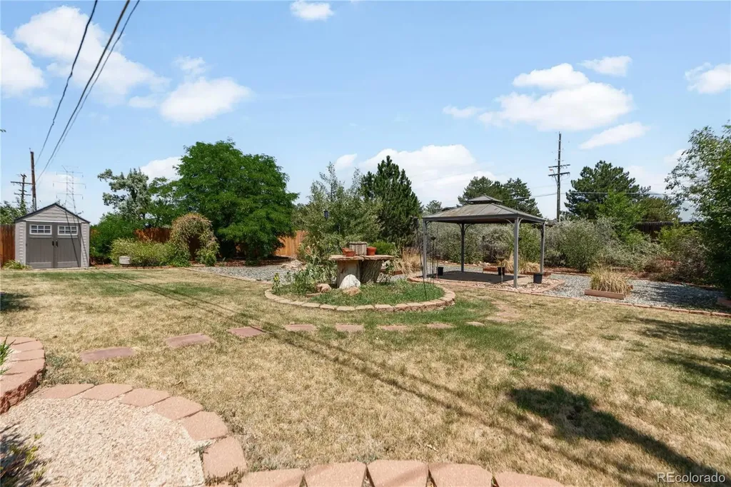 382 Zion Street Aurora CO 80011