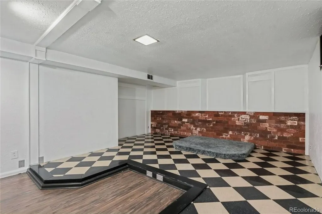 382 Zion Street Aurora CO 80011