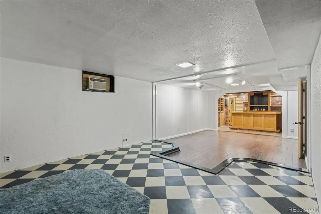 382 Zion Street Aurora CO 80011
