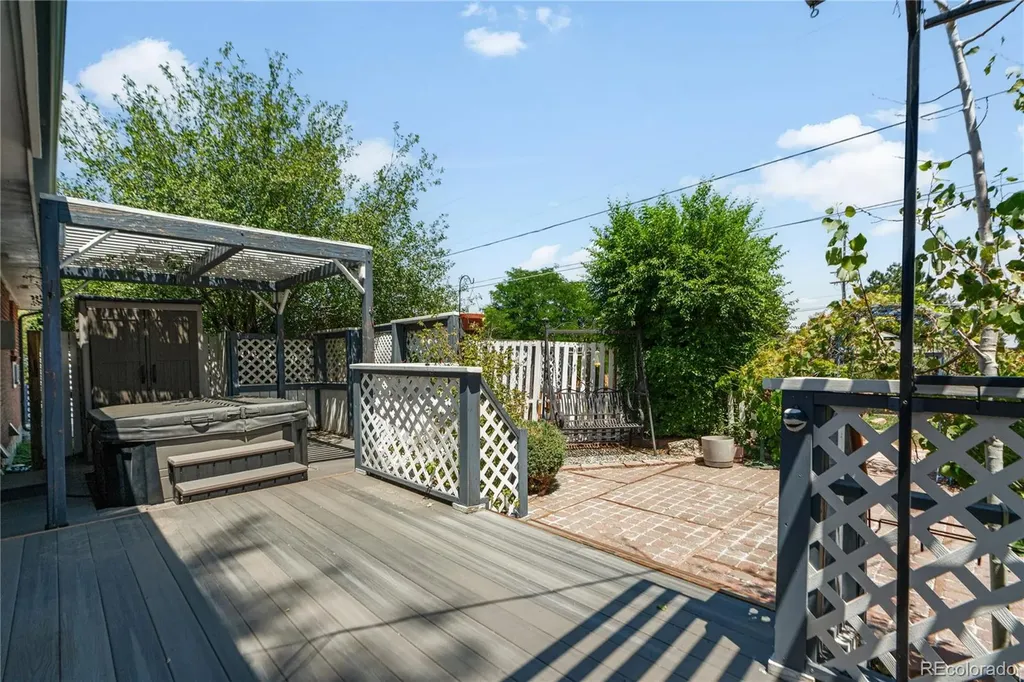 382 Zion Street Aurora CO 80011