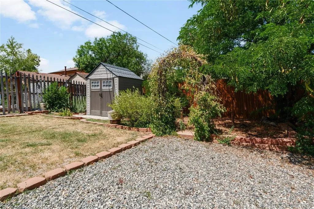 382 Zion Street Aurora CO 80011