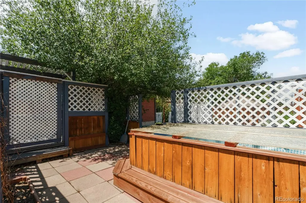 382 Zion Street Aurora CO 80011