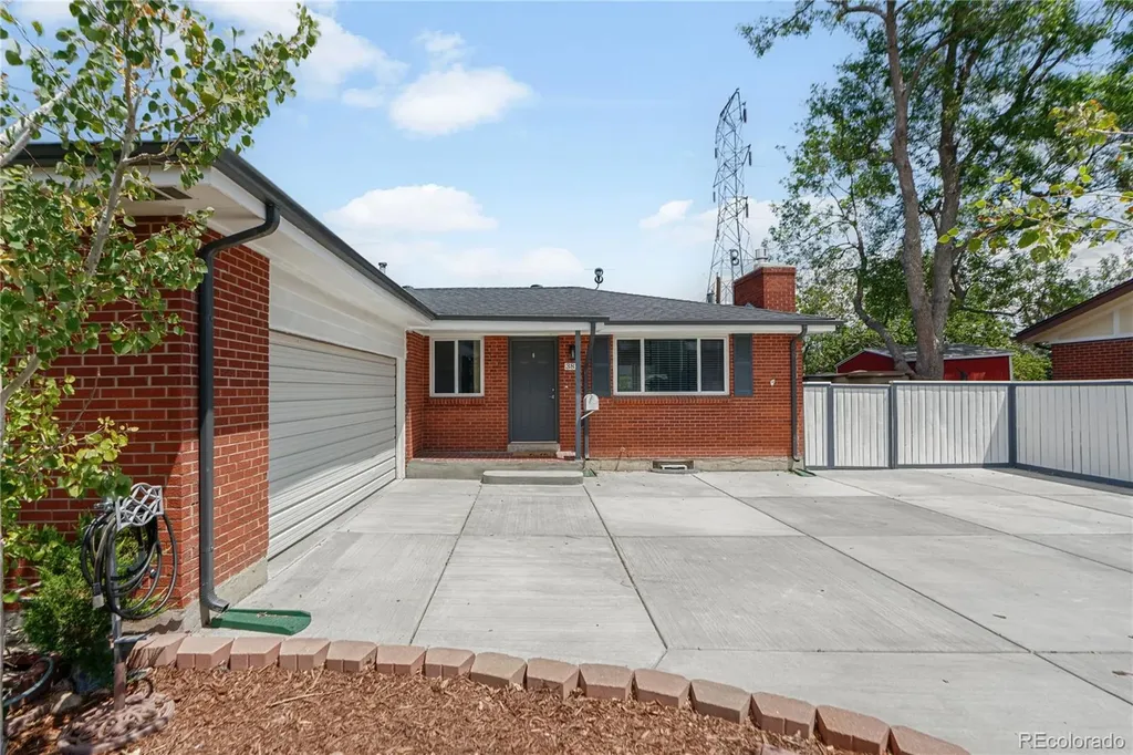 382 Zion Street Aurora CO 80011