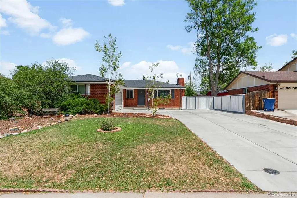 382 Zion Street Aurora CO 80011