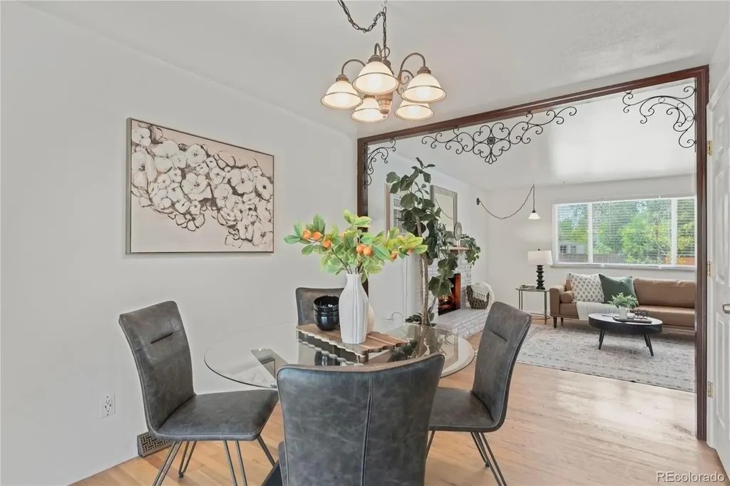 382 Zion Street Aurora CO 80011
